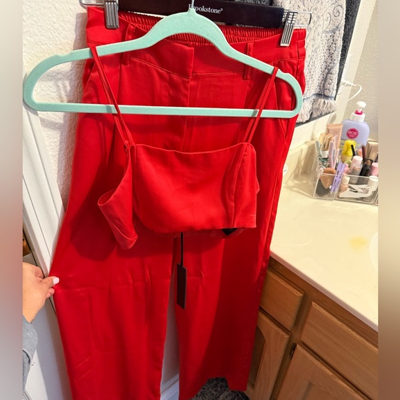 House of Harlow 1960 red Satin Set - Picture 2 of 3